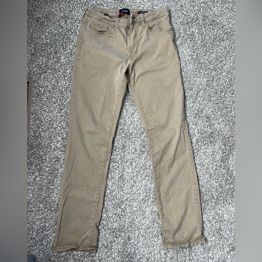 Men’s khaki pants